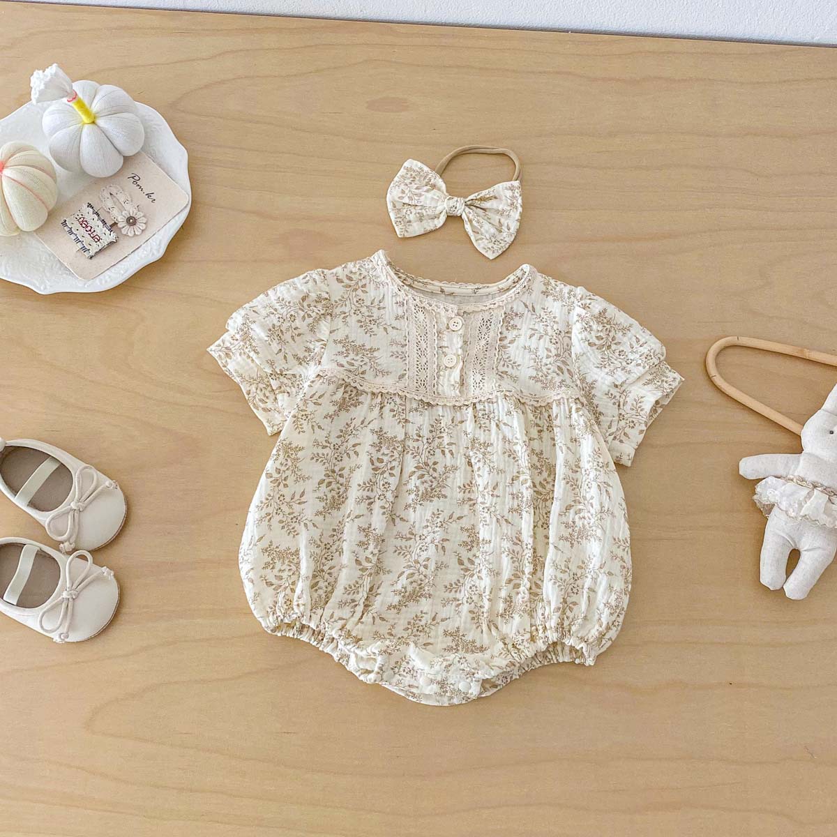 Baby Products Korean - 夏用薄手ベビークレープ生地花柄バッグファートジャケット2026新作女の子向け韓国風レース半袖ジャンプスーツ